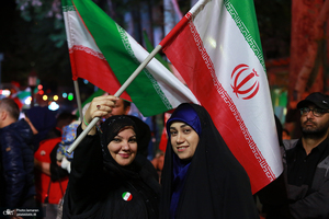 اجتماع پرشور مردم و هنرمندان در باغ فردوس