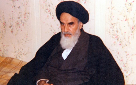 Memoirs:  Al-Ahmad's narration of the meeting of members of the Etelaat newspaper with the Imam