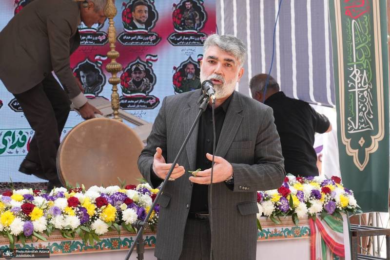 حضور وزیر ورزش در قطعه ۴۲ بهشت زهرا (س)