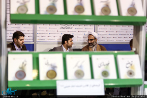 غرفه موسسه تنظیم و نشر آثار امام خمینی در نمایشگاه بین المللی کتاب تهران