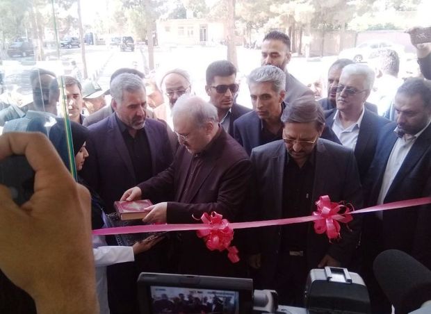 وزیر بهداشت و درمان بیمارستان دندانپزشکی آرادان را افتتاح کرد