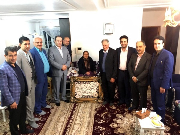 شهردار و اعضای شورای شهر لاهیجان با خانواده شهید سجاسی دیدار کردند