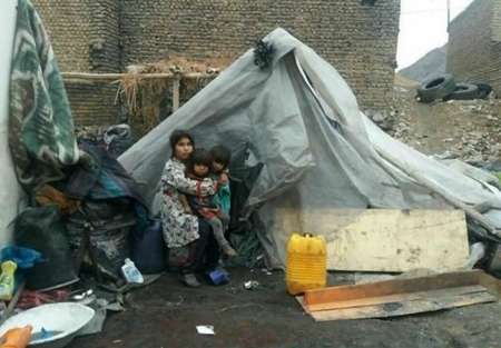 وضعیت خانواده ساکن در چادر پلاستیکی در خرم آباد ساماندهی شد