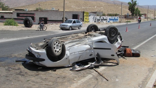 واژگونی خودرو در محور مهریز به انار سه، زخمی برجا گذاشت