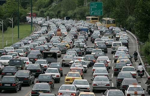 محور ارتباطی مهران - ایلام یک طرفه شد  گره ترافیکی نداریم  توصیه به رانندگان