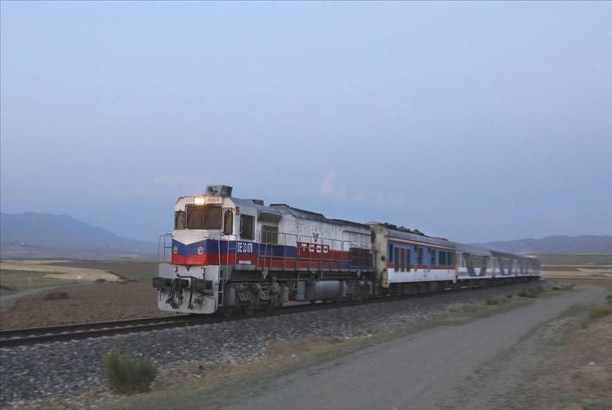 نخستین قطار تهران - آنکارا وارد وان شد