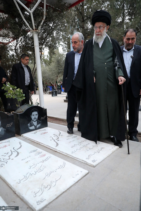 حضور رهبر معظم انقلاب در حرم مطهر امام خمینی (س)