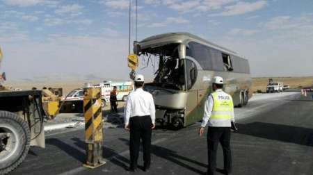 امداد رسانی به مسافران 2 اتوبوس درجاده هراز