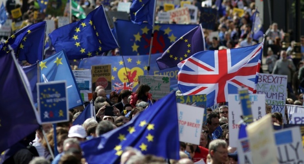 80 هزار نفر از مخالفان خروج انگلیس از اتحادیه اروپا تظاهرات کردند