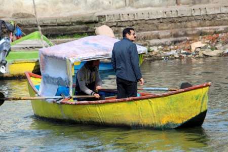 تاکسی قایق در انزلی؛ همتی برای کسب درآمد از تالاب