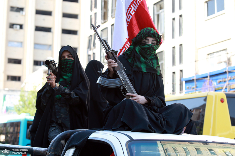 راهپیمایی دختران «جان‌فدای ایران» -۱