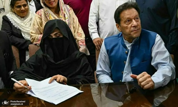 عمران خان و همسرش به ۱۷ سال زندان محکوم شدند