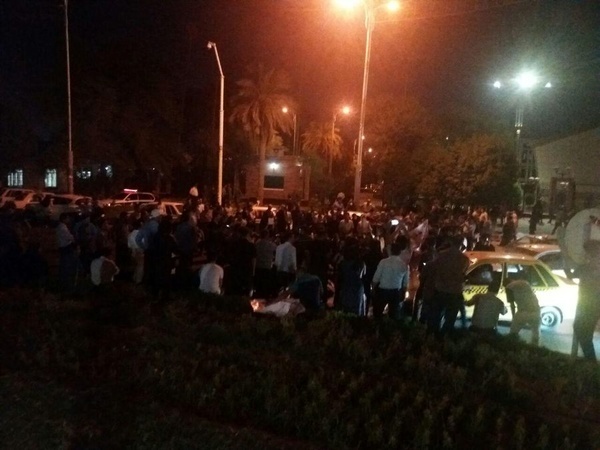 تجمع سپرده گذران معترض موسسه مالی آرمان در اهواز افزایش یافت + تصاویر