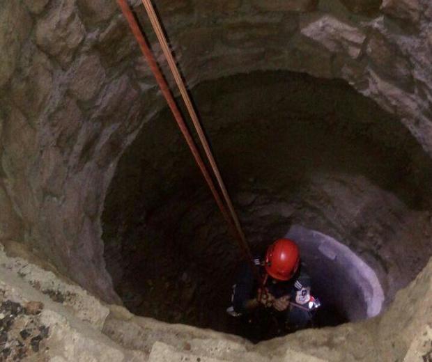 شخص گرفتار چاه در جهرم پس از 4 ساعت نجات یافت