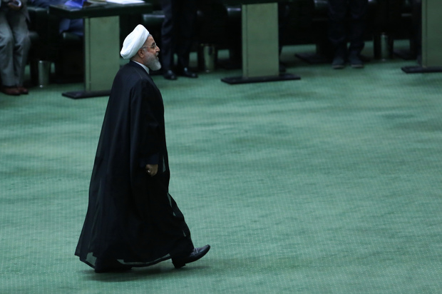 روحانی هفته آینده 5 وزیر جدید خود را به مجلس معرفی می کند/ وزرای  آموزش و پرورش، راه وشهرسازی و صنعت در صف تغییر