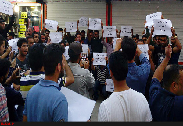 اعتراض دستفروشان ته لنجی آبادان شهرداری به وعده هایش عمل کند