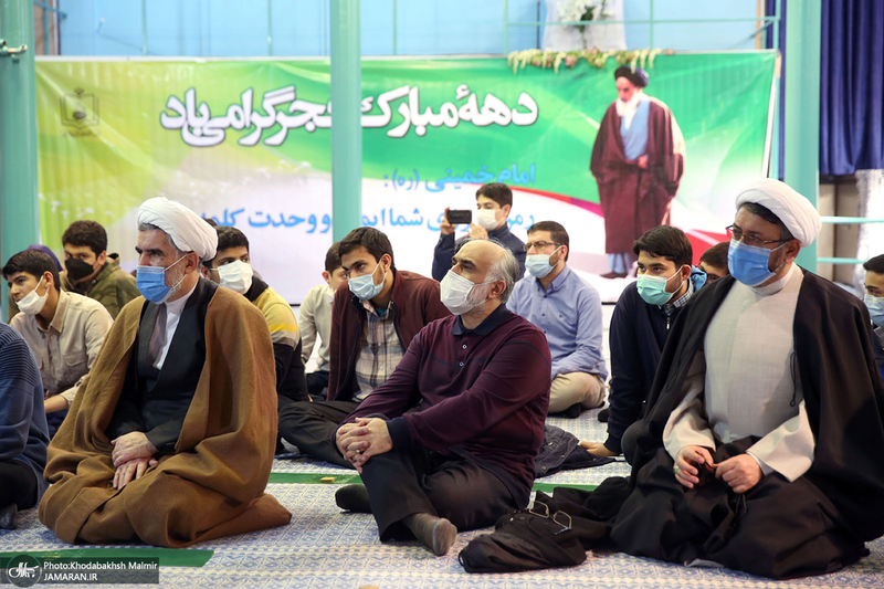 دیدار جمعی از دانش آموزان دبیرستان پسرانه علوم و معارف اسلامی شهید مطهری تهران با سید حسن خمینی