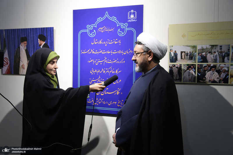 بازدید رئیس موسسه تنظیم و نشر آثار امام خمینی (س) از نمایشگاه عکس «امام دل‌ها‎»  و گذر فرهنگی هفته بر آستان آفتاب
