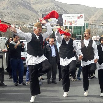 استقبال فرمانداران از مسافران در11نقطه مازندران در لحظه سال تحویل