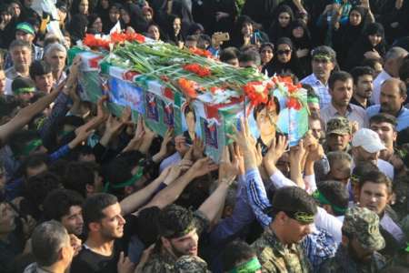 تشییع باشکوه دومین شهید مدافع حرم استان بوشهر در بندرگناوه