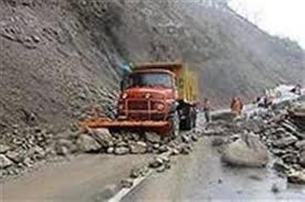 جاده پلدختر - اندیمشک بر اثر ریزش کوه مسدود شد