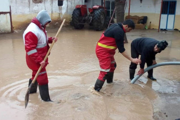 امداد رسانی هلال احمر به سیل زدگان استان قزوین