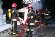 آتش سوزی سنگین کارگاه تولید یونولیت آمل بدون تلفات مهار شد