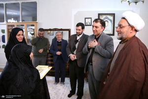 دیدار دست اندر کاران هفته فرهنگی بر استان آفتاب با خانواده شهداء