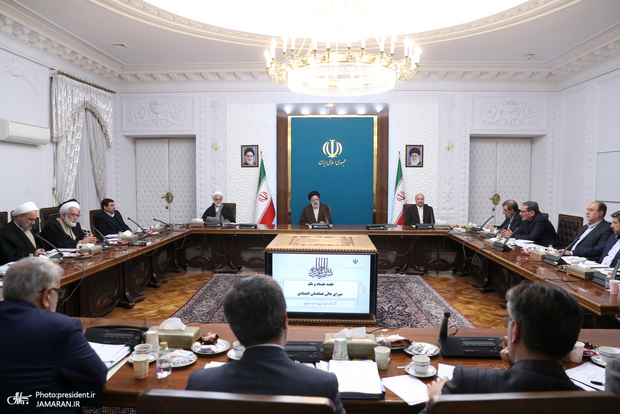 بسته پیشنهادی بانک مرکزی برای دریافت اختیارات لازم جهت مهار قیمت ارز تصویب شد