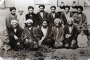عکس قدیمی از امام خمینی و جمعی از مدرسین حوزه علمیه قم