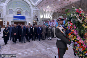 تجدید میثاق وزیر و کارکنان وزارت نیرو با آرمان های امام خمینی(س)