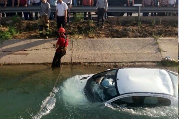 سقوط خودروی پژو 206 به داخل کانال آب در قزوین