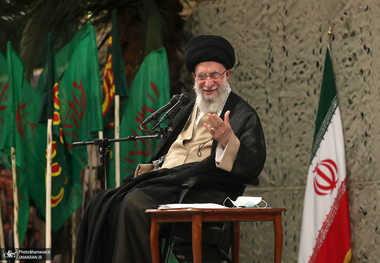 رهبر معظم انقلاب: شهیدان، الگوهای بی‌زوال برای همه نسل‌ها هستند/ پیام آنان را باید به‌درستی بشنویم و از آن برای آبادی دنیا و آخرت در همه‌ی دوره‌ها و نسلها بهره بگیریم
