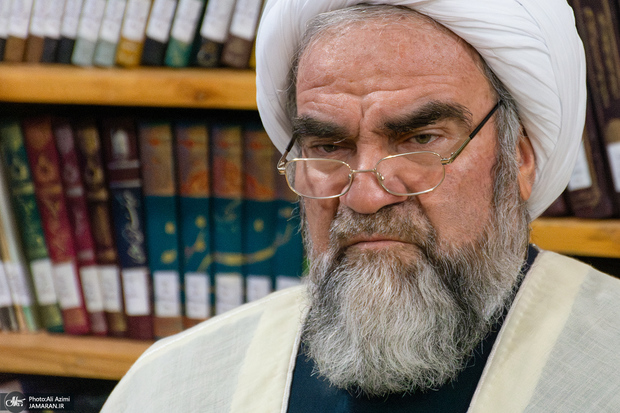 آیت‌الله غرویان: نباید حجاب را مسأله اول کشور کنیم/ چرا امام جمعه از بین این همه خطاها و خلاف‌هایی که صورت می‌گیرد، فقط این مسأله را مطرح می‌کند؟/ باید تریبون‌ها از دست این‌گونه افراد گرفته شود/ به فکر سفره مردم باشیم