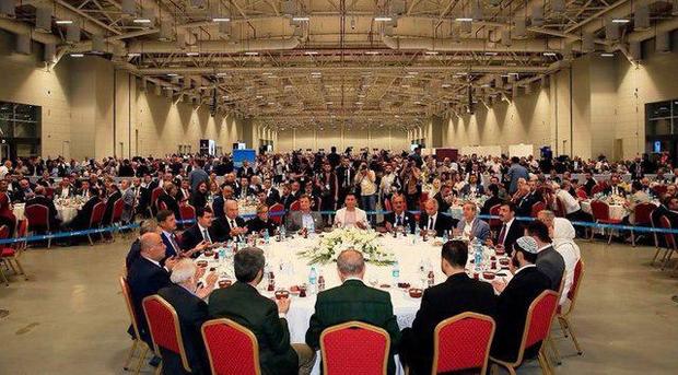 مراسم افطاری اردوغان را به دردسر انداخت + عکس