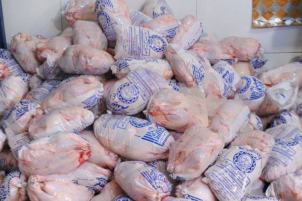 ۲ هزار و ۵۰۰ کیلوگرم مرغ غیربهداشتی در زرندیه کشف شد