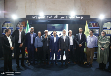 غرفه موسسه تنظیم و نشر آثار امام خمینی (ره) در سی و ششمین نمایشگاه کتاب تهران-5