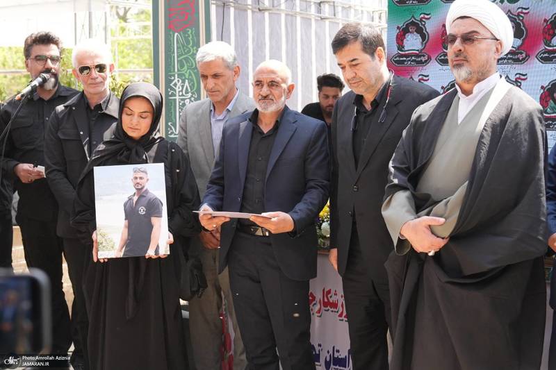 حضور وزیر ورزش در قطعه ۴۲ بهشت زهرا (س)