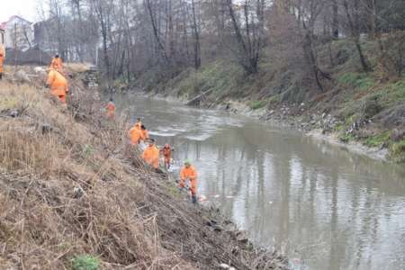 پاکسازی حاشیه رودخانه های کلانشهر رشت با همکاری شهروندان