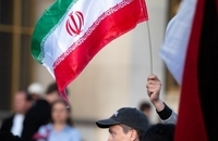 حضور آزادی خواهان و ایرانیان مقیم فرانسه برای حمایت از ایران در کنار برج ایفل  (1)