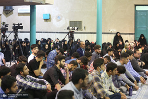 تجدید میثاق دانشجویان با امام راحل در جماران