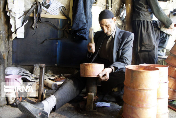 فعالان صنایع دستی در زنجان فعالیت خود را از سر گرفتند