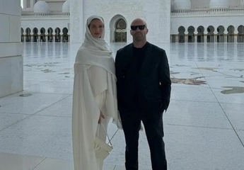زوج مشهور هالیوودی در مسجد ابوظبی + عکس