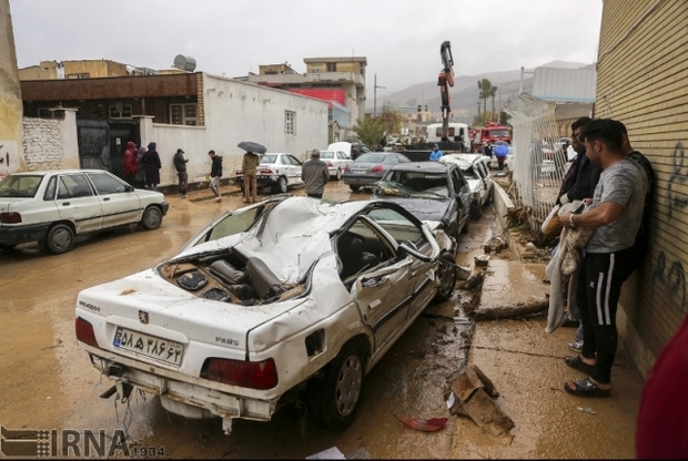198 خودروی آسیب دیده از سیل شیراز در پارکینگ نگهداری می شوند