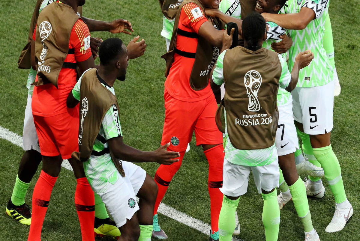 حضور بازیکنان آرژانتین در شادی پس از گل نیجریه‌ای‌ها!+عکس
