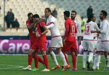 کامیابی نیا قراردادش را با پرسپولیس تمدید کرد