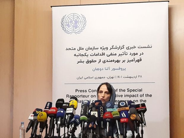 گزارشگر سازمان ملل در تهران: مسدود شدن 100 تا 120 میلیارد دلار دارایی‌های ایران در خارج توسط آمریکا/ تحریم ایران نقض حقوق بشر است