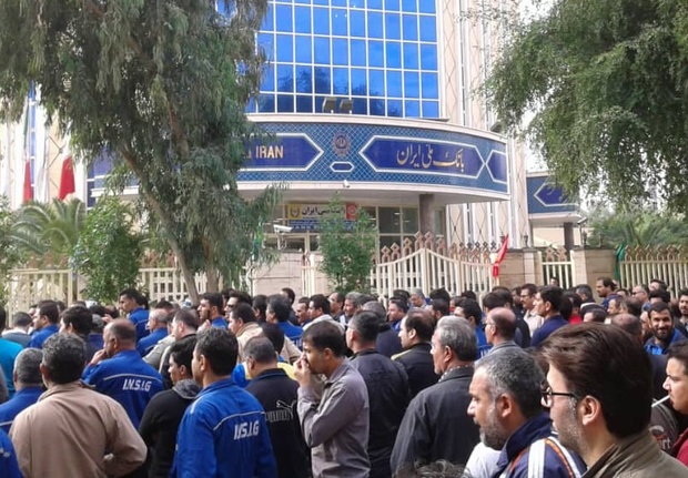 کارگران گروه ملی فولاد خواستار رسیدگی به مطالبات خود شدند