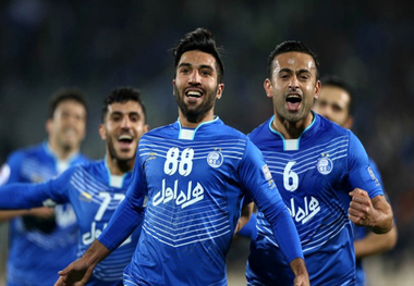اقدام خیرخواهانه بازیکنان استقلال برای هوادار آسیب‌دیده
