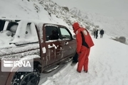 امدادرسانی به افراد گرفتار در برف و کولاک دلفان